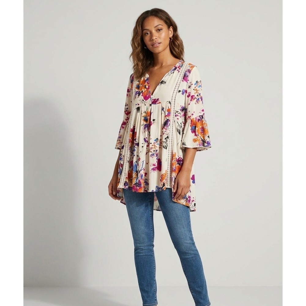 Umgee Floral Tunic Top Size M White Multi Rayon Boho Bell Sleeve Lace